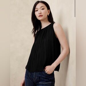 Banana Republic Pleated Top, size L, NWT